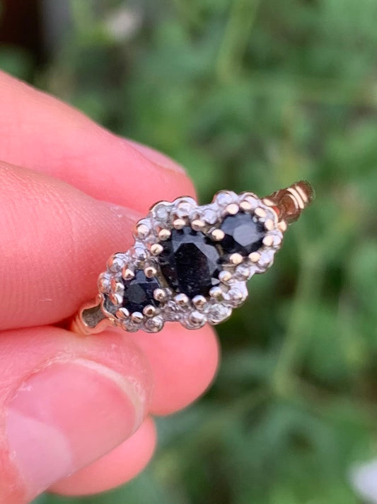 Beautiful 9ct gold sapphire and diamond ring