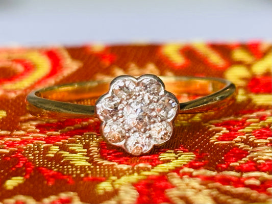 Vintage/Antique Diamond Daisy 18ct Gold Ring