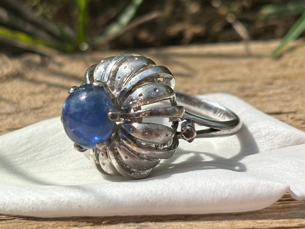 Pre-loved 3.44ct Cabochon Star Sapphire 14ct White Gold Ring