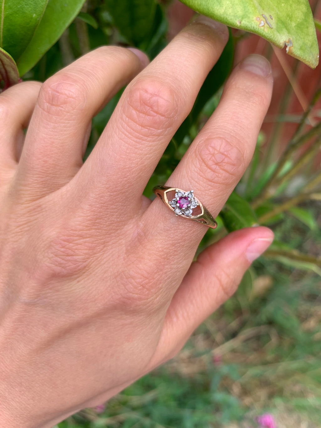 Beautiful 9ct Gold Ruby & Diamond Ring