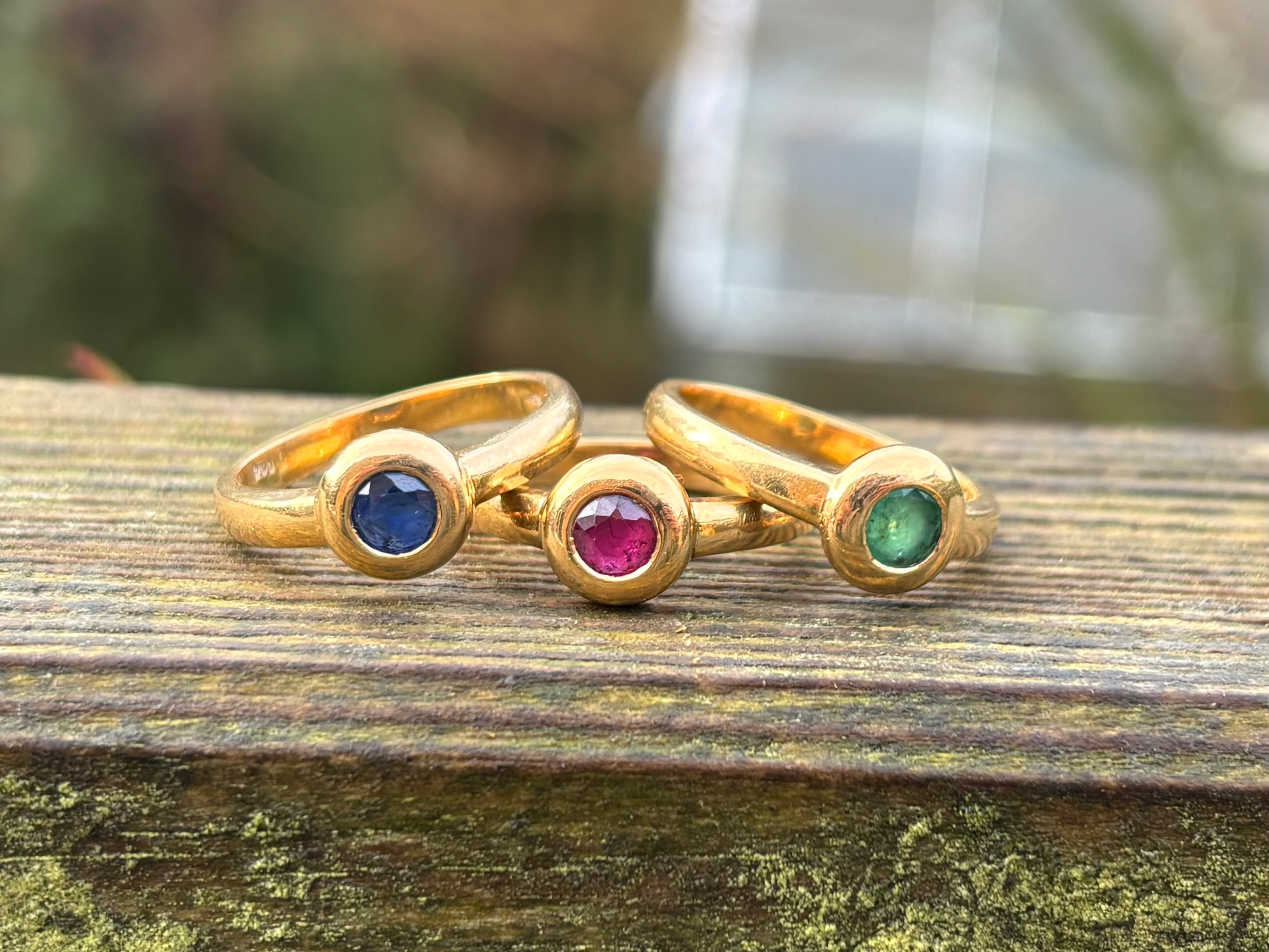 Vintage azul zafiro, rubí y esmeralda en anillos de oro amarillo de 18 qt, anillo de compromiso, anillo de aniversario, regalo de cumpleaños, tamaño Reino Unido O 1/2, EE.UU. 7 1/2