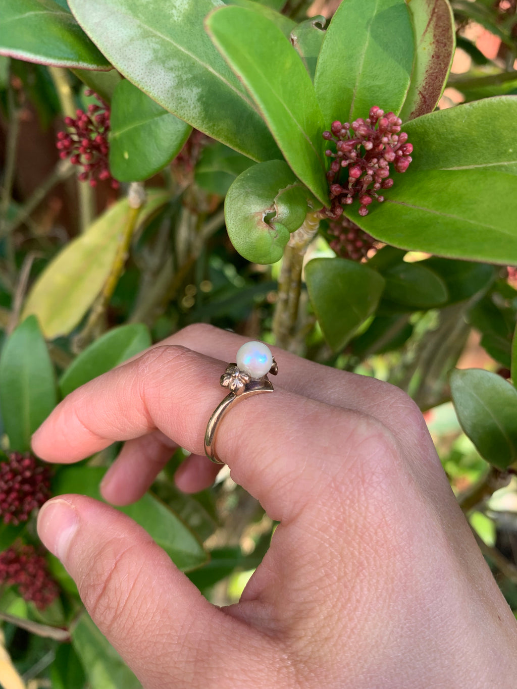 Beautiful 9ct Gold Cultured Pearl Floral Ring