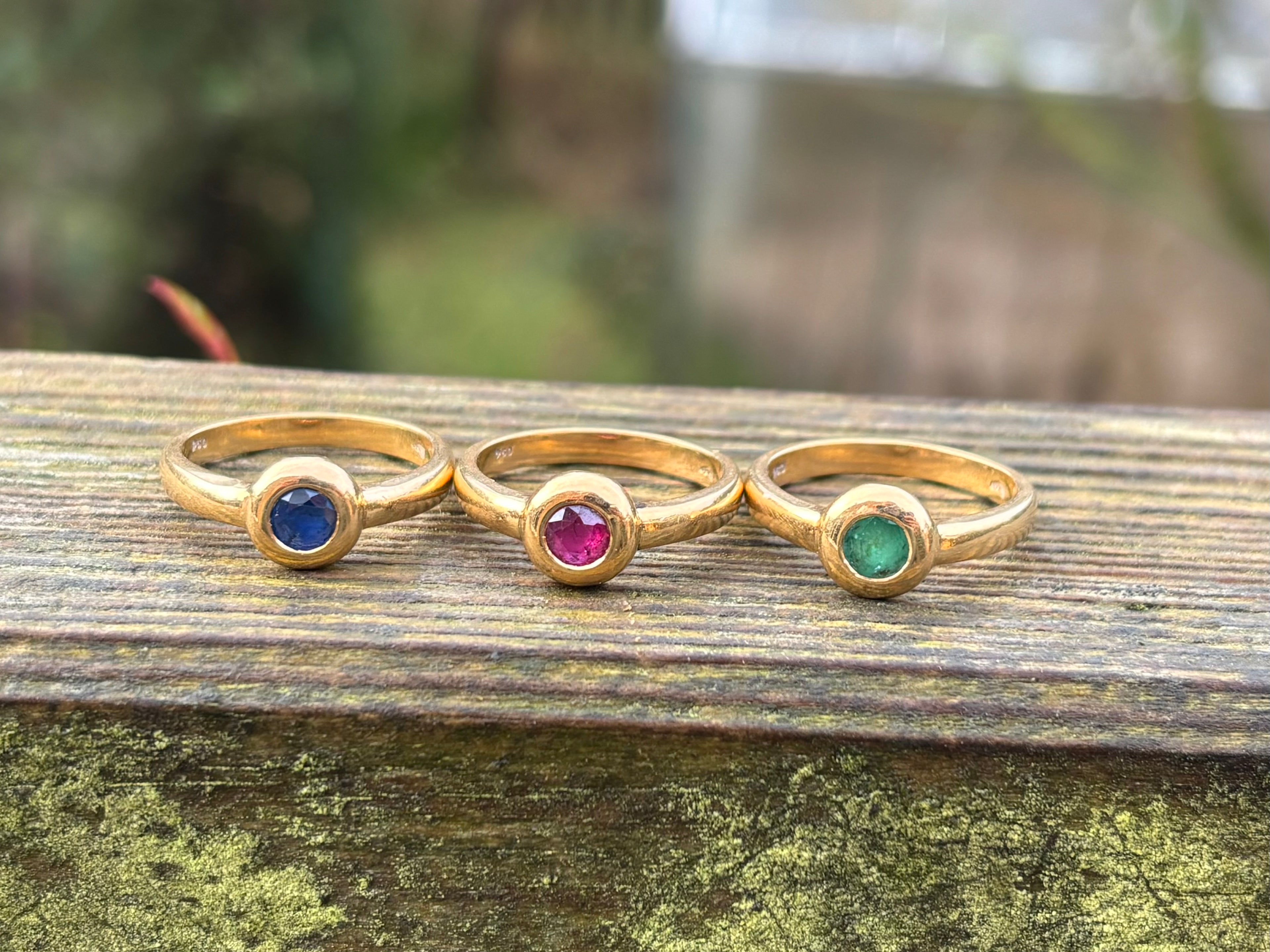Vintage azul zafiro, rubí y esmeralda en anillos de oro amarillo de 18 qt, anillo de compromiso, anillo de aniversario, regalo de cumpleaños, tamaño Reino Unido O 1/2, EE.UU. 7 1/2