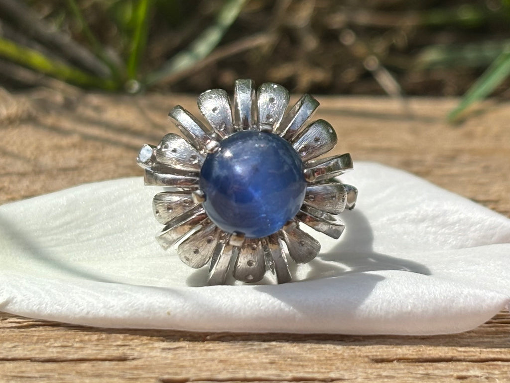 Pre-loved 3.44ct Cabochon Star Sapphire 14ct White Gold Ring
