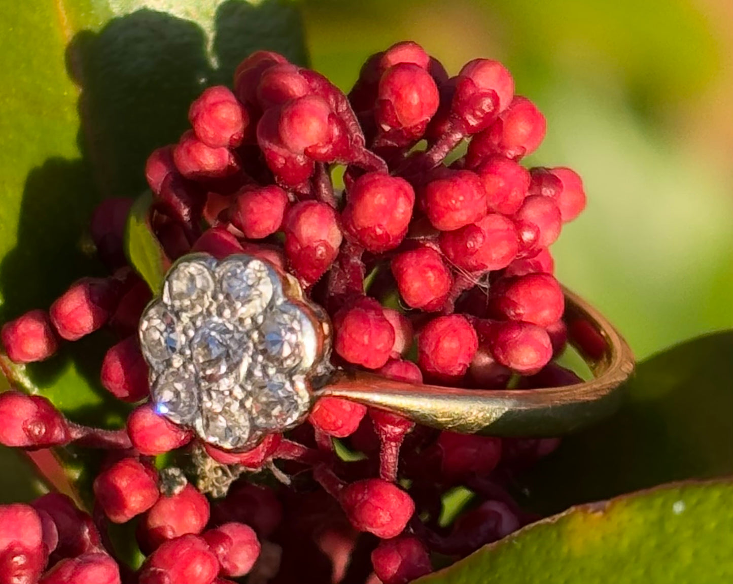 Vintage/Antique Diamond Daisy 18ct Gold Ring