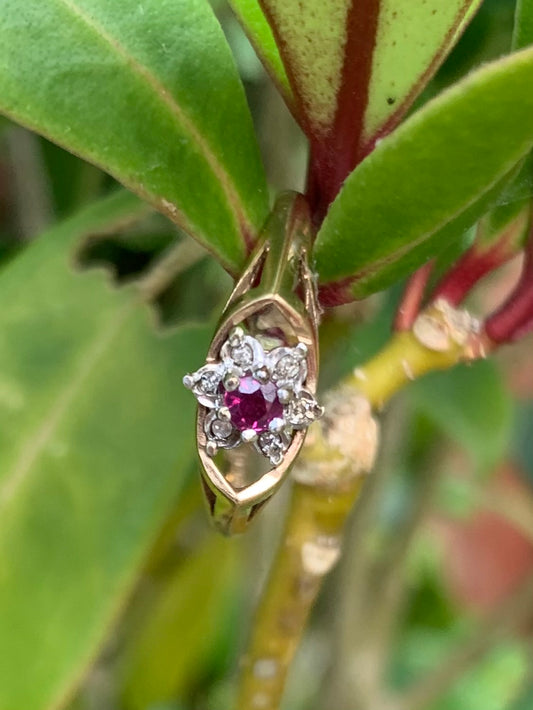 Beautiful 9ct Gold Ruby & Diamond Ring