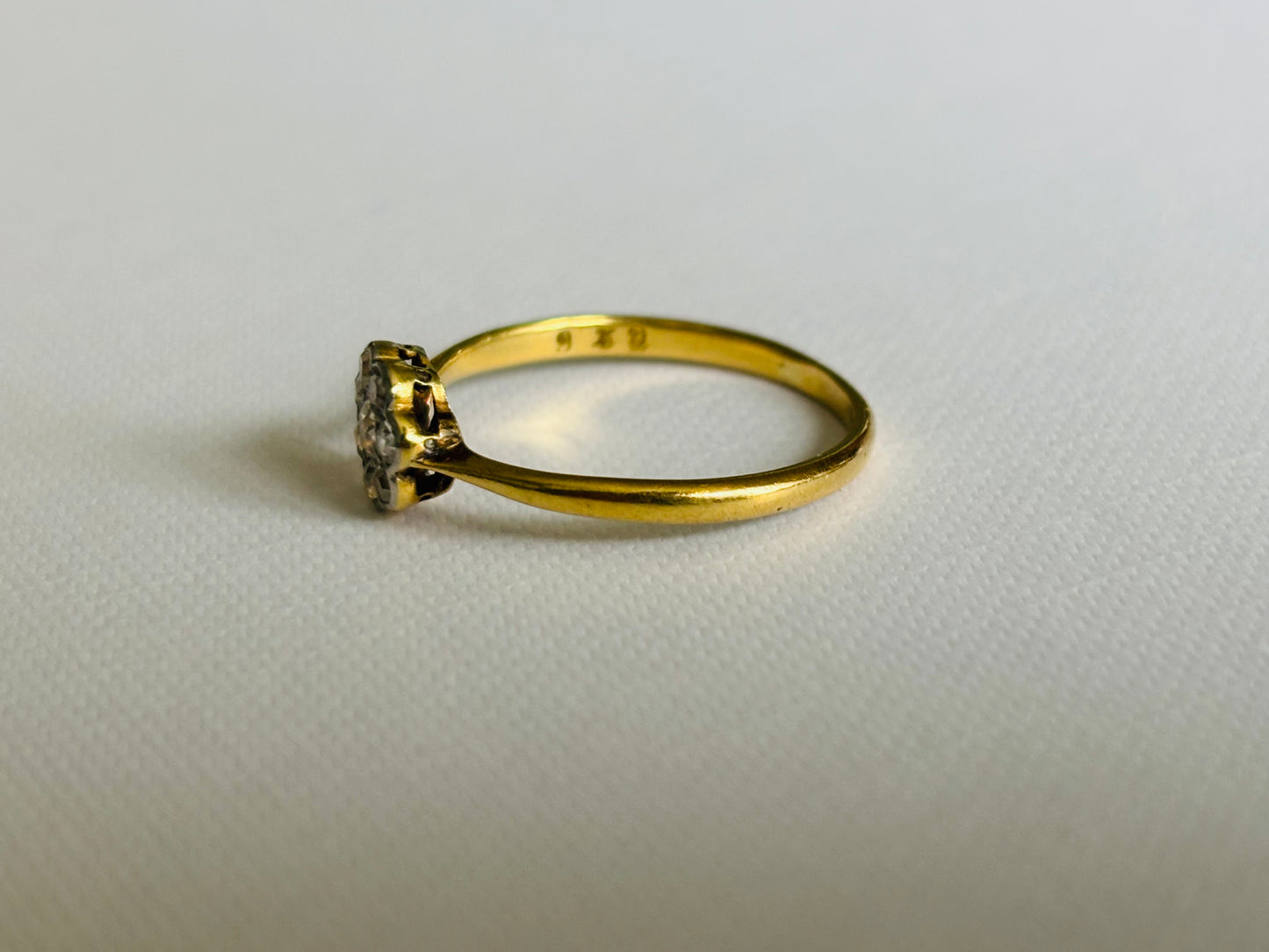 Vintage/Antique Diamond Daisy 18ct Gold Ring