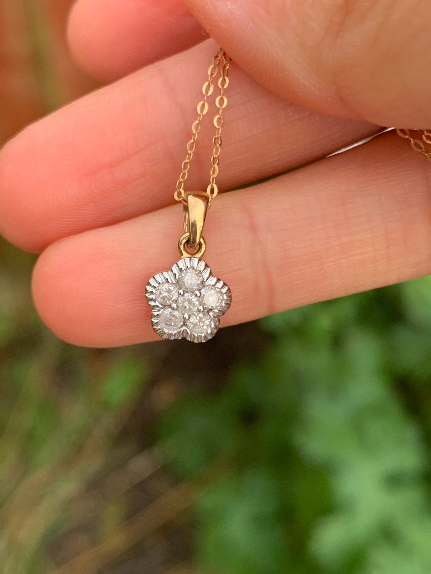 Stunning Diamond Flower 9ct Gold Charm & necklace