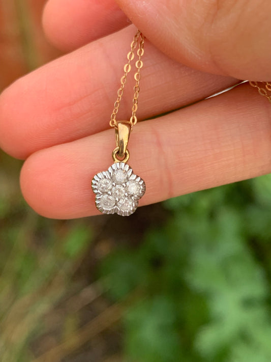 Stunning Diamond Flower 9ct Gold Charm & necklace