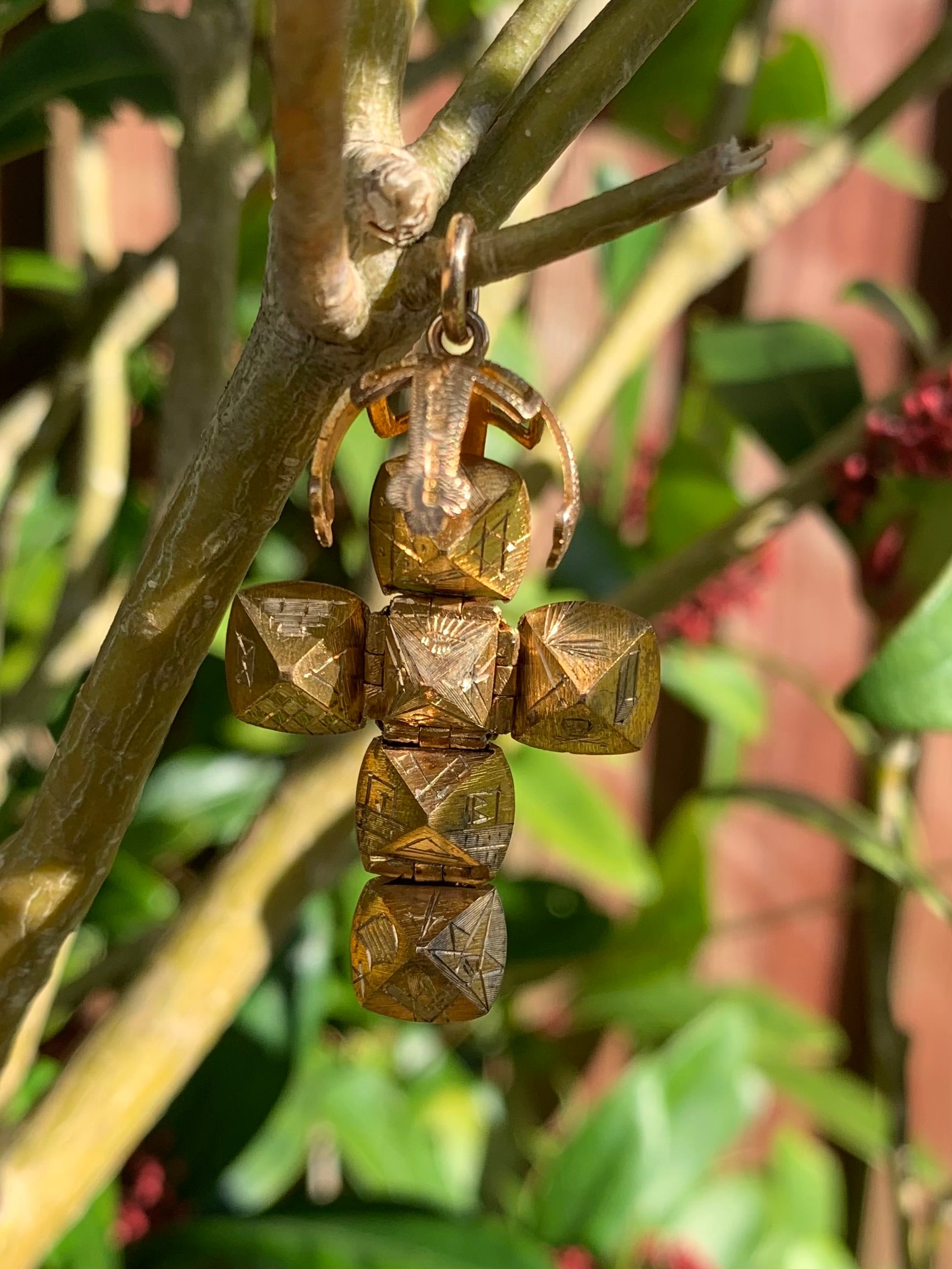 Stunning Solid 9ct Yellow Gold Secret Masonic Orb Pendant