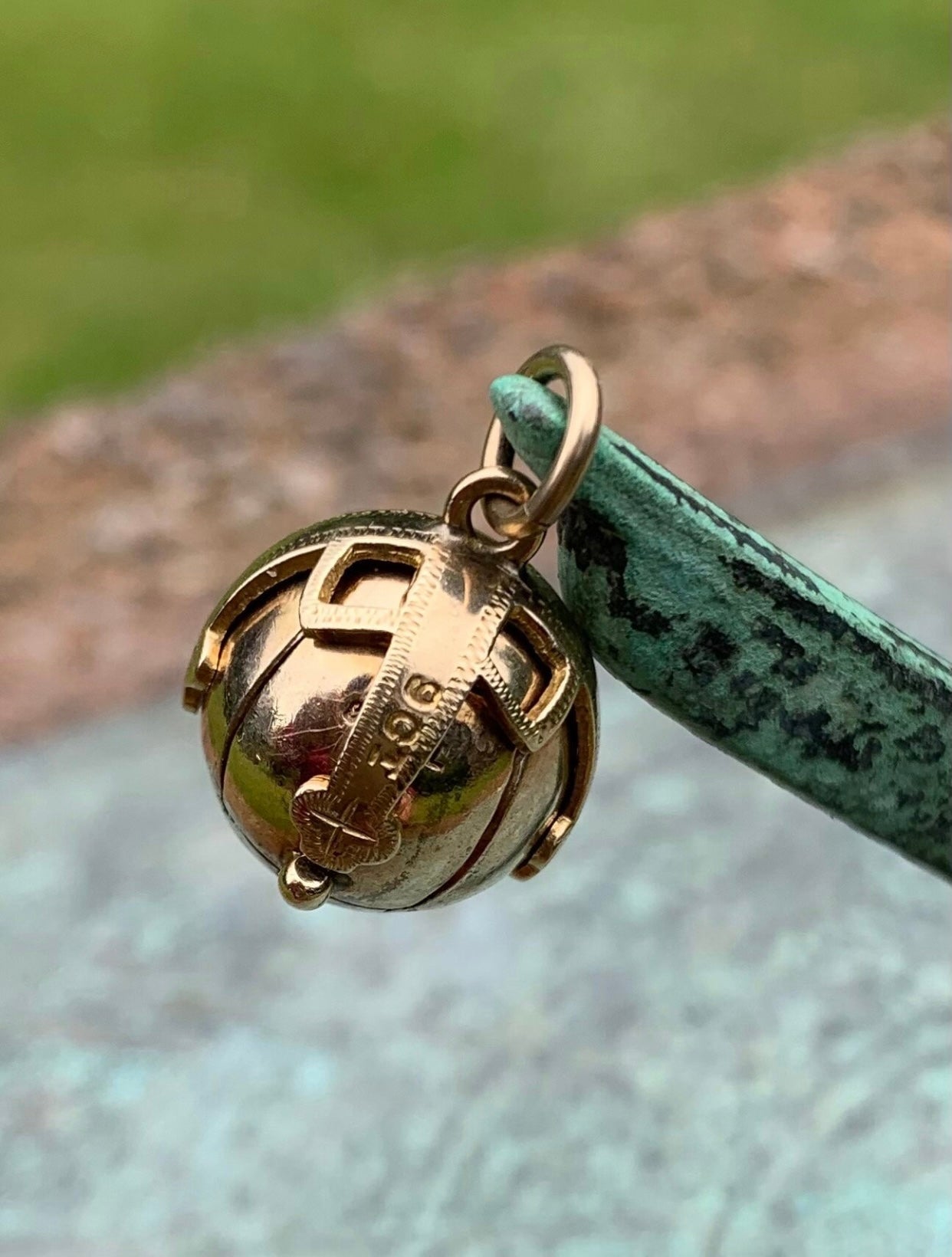Vintage/Antique 9ct & Silver Masonic Ball Pendant