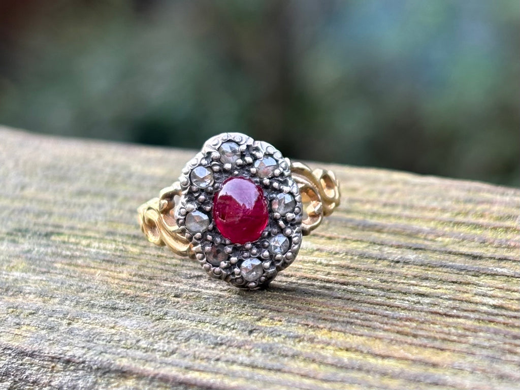 Antiguo rubí ovalado de cabujón georgiano de 0,84 quilates y diamante engastados en oro y plata de 14 k, tamaño Reino Unido N, EE. UU. 6 3/4