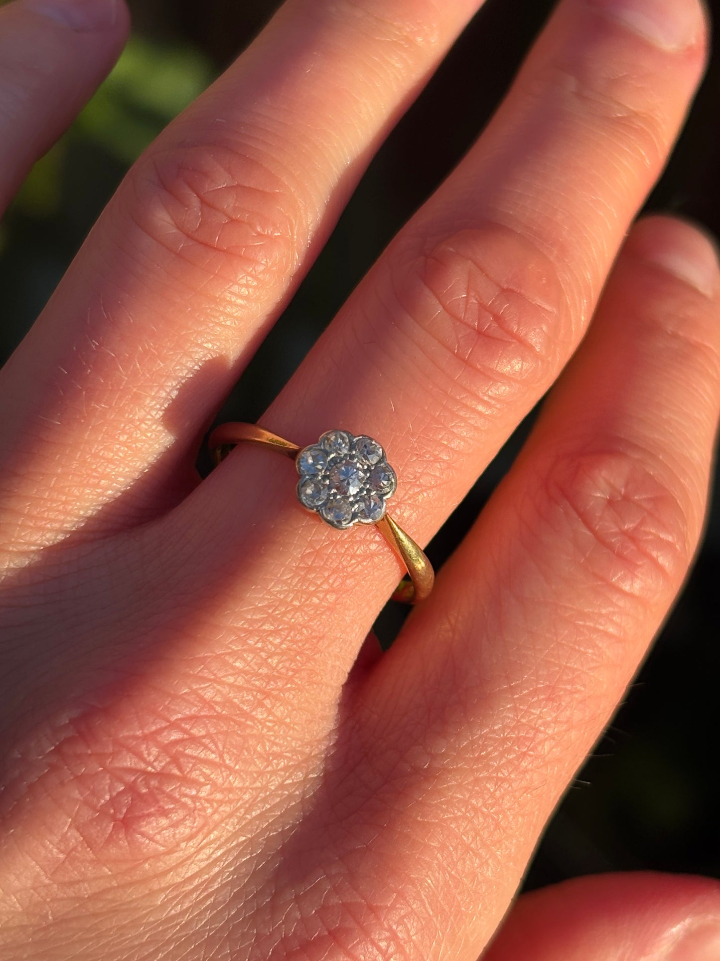 Vintage/Antique Diamond Daisy 18ct Gold Ring