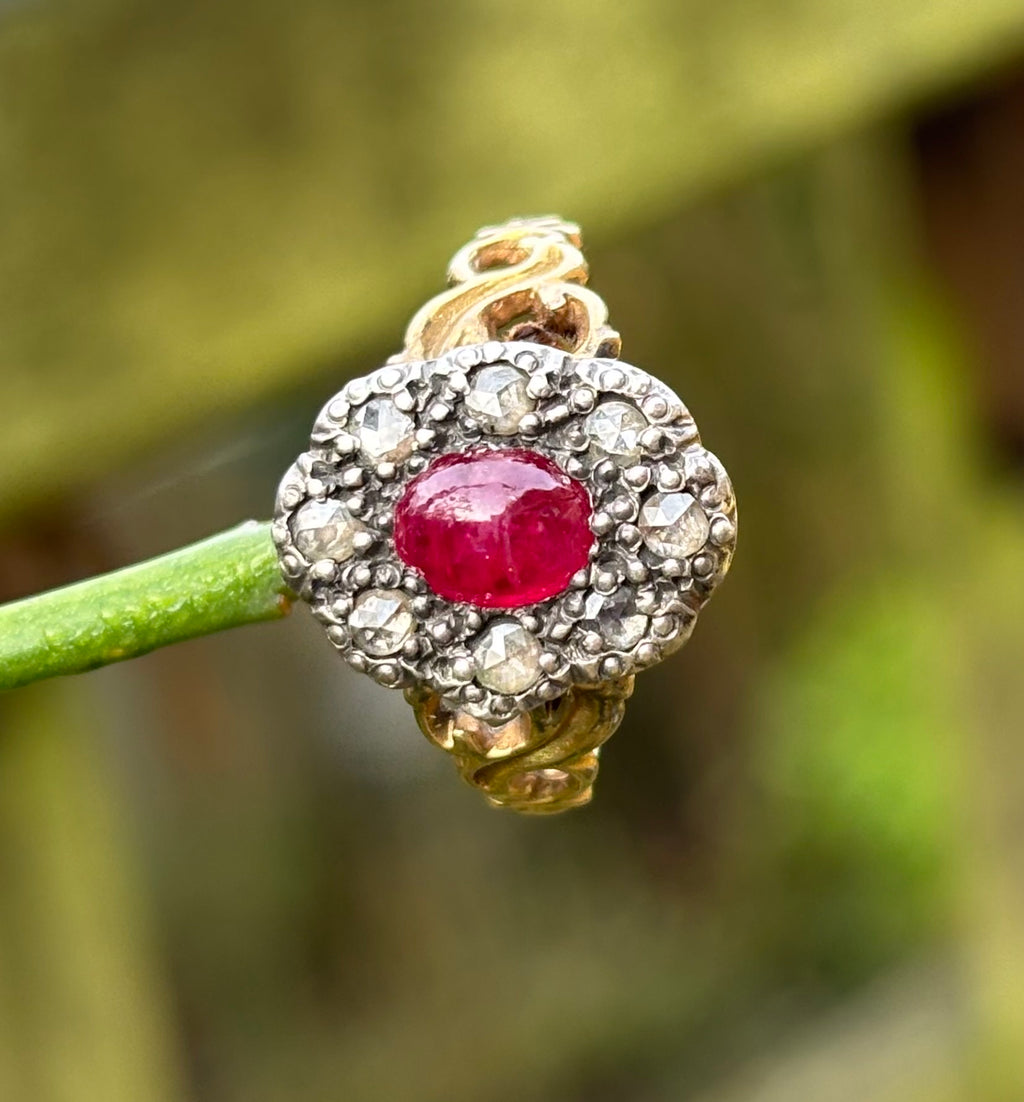 Antiguo rubí ovalado de cabujón georgiano de 0,84 quilates y diamante engastados en oro y plata de 14 k, tamaño Reino Unido N, EE. UU. 6 3/4