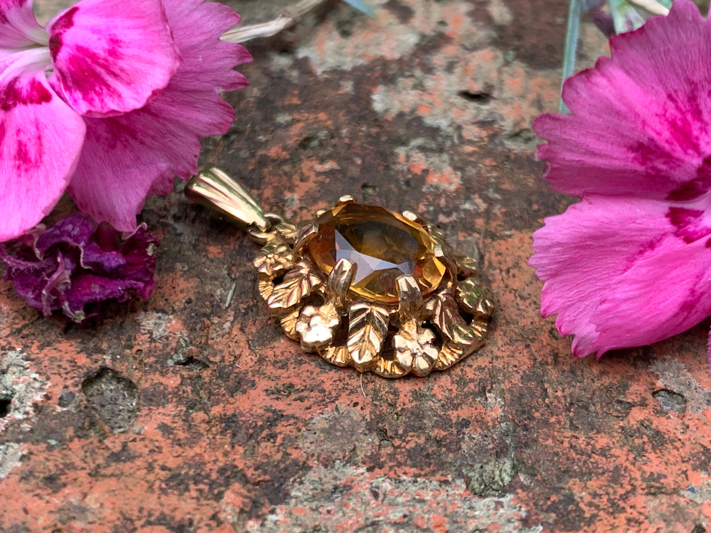 Rare Magnificent Extremely Intricate Quality Citrine set in 9ct Gold Pendant