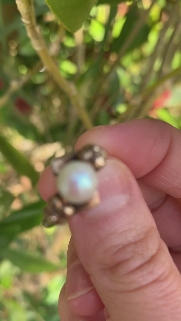 Beautiful 9ct Gold Cultured Pearl Floral Ring