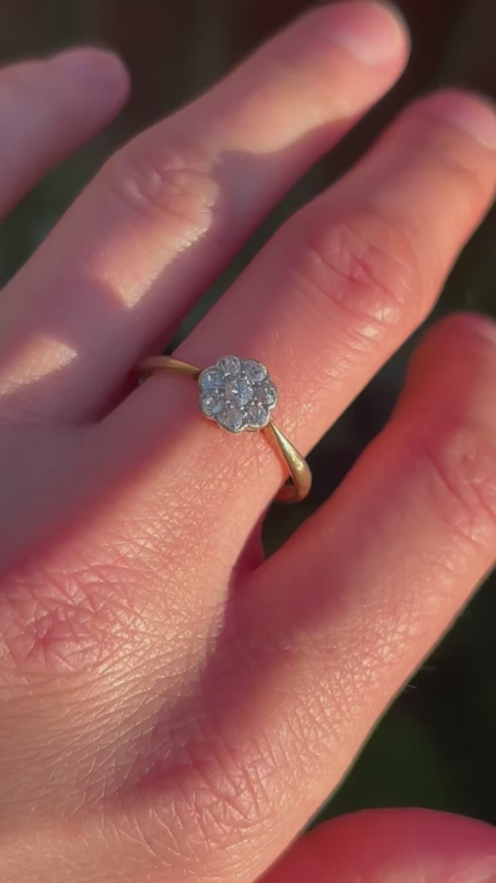Vintage/Antique Diamond Daisy 18ct Gold Ring