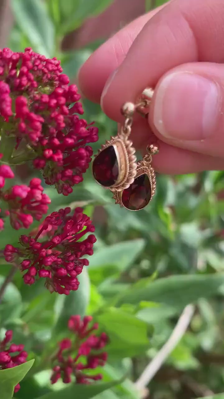 Vintage 2.60ct Pear Shaped Garnet 9ct Gold Drop Stud Earrings