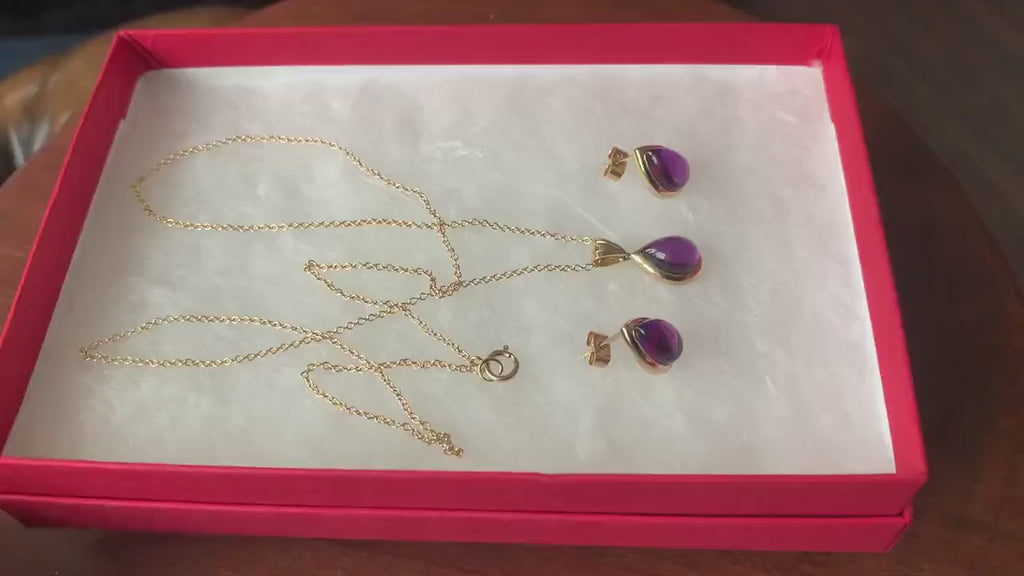 Aretes de amatista cabujón en forma de pera de oro amarillo macizo de 9 k