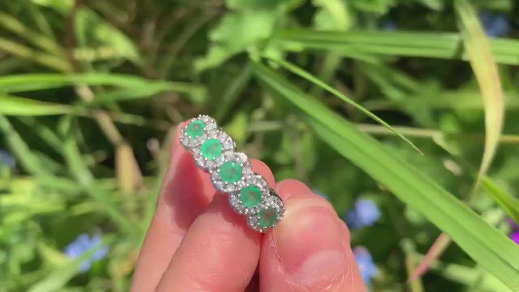 خاتم نصف الخلود من الزمرد والماس 0.50 قيراط مملوك مسبقًا من الذهب الأبيض عيار 9 قيراط