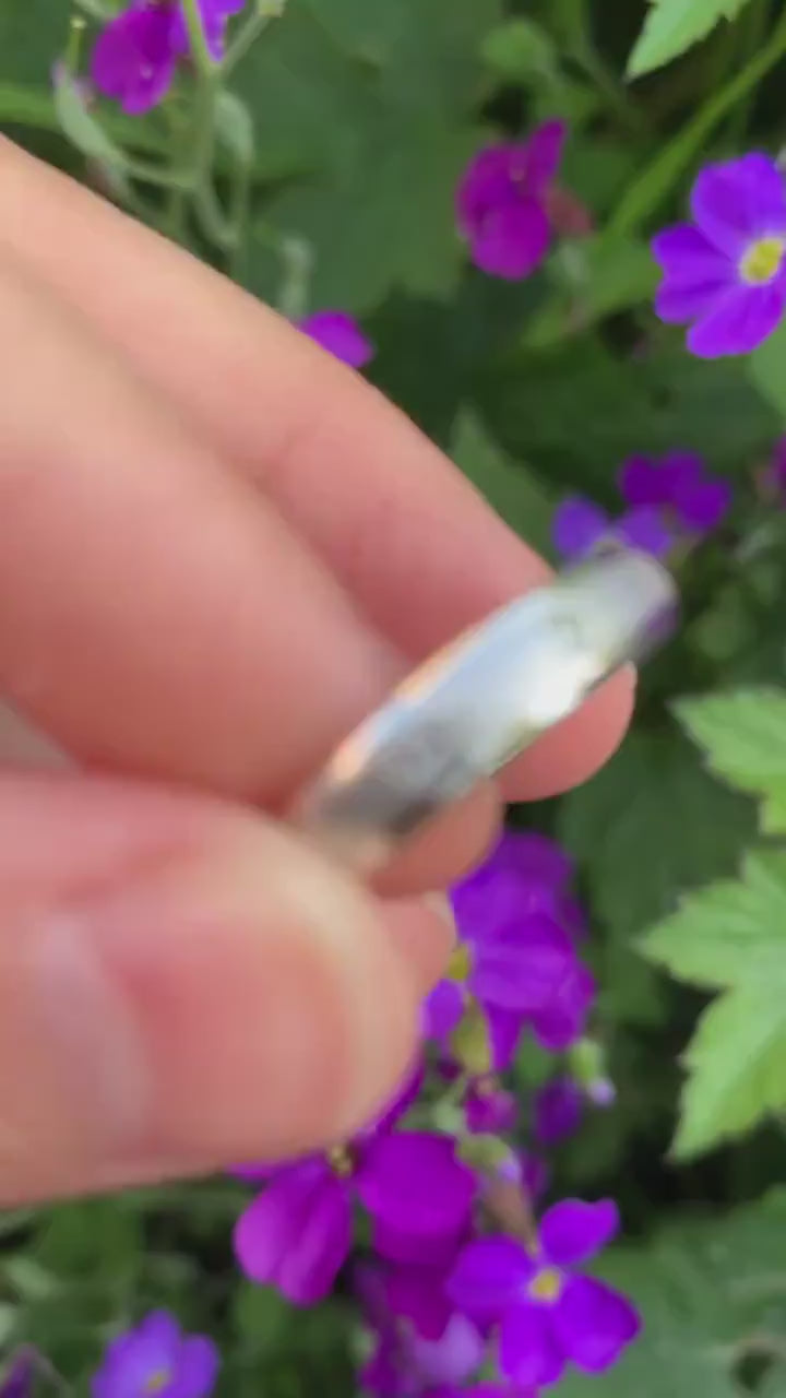 Anillo con banda de diamantes vintage engastado en oro blanco de 9 quilates