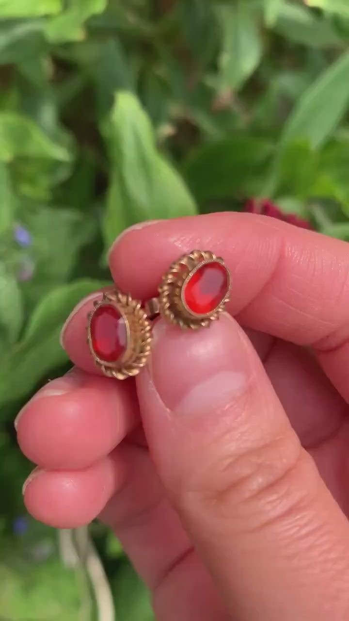 Pendientes vintage de ópalo de fuego de talla ovalada de 1 qt en oro amarillo de 9 qt