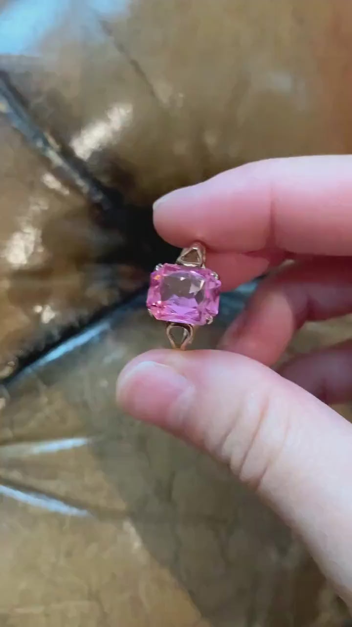 Anillo antiguo de oro amarillo de 9 quilates con piedra preciosa de zafiro rosa de talla cojín de imitación, Reino Unido P 1/2, EE.UU. 7 3/4