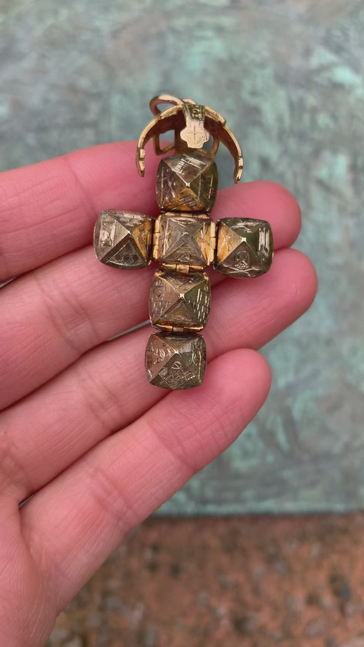 Vintage/Antique 9ct & Silver Masonic Ball Pendant