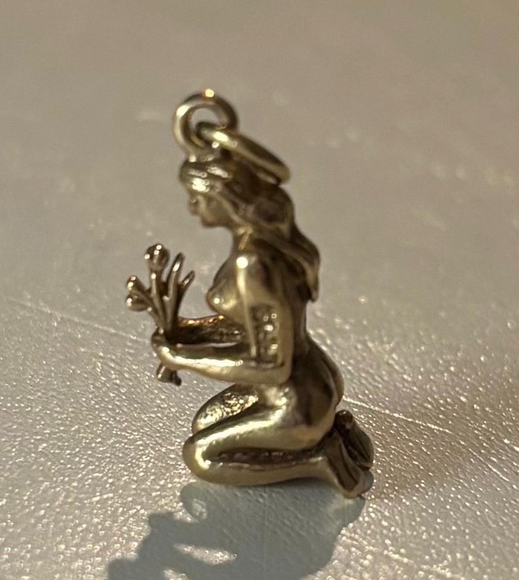 Beautiful Solid 9ct Gold Nude Girl Charm