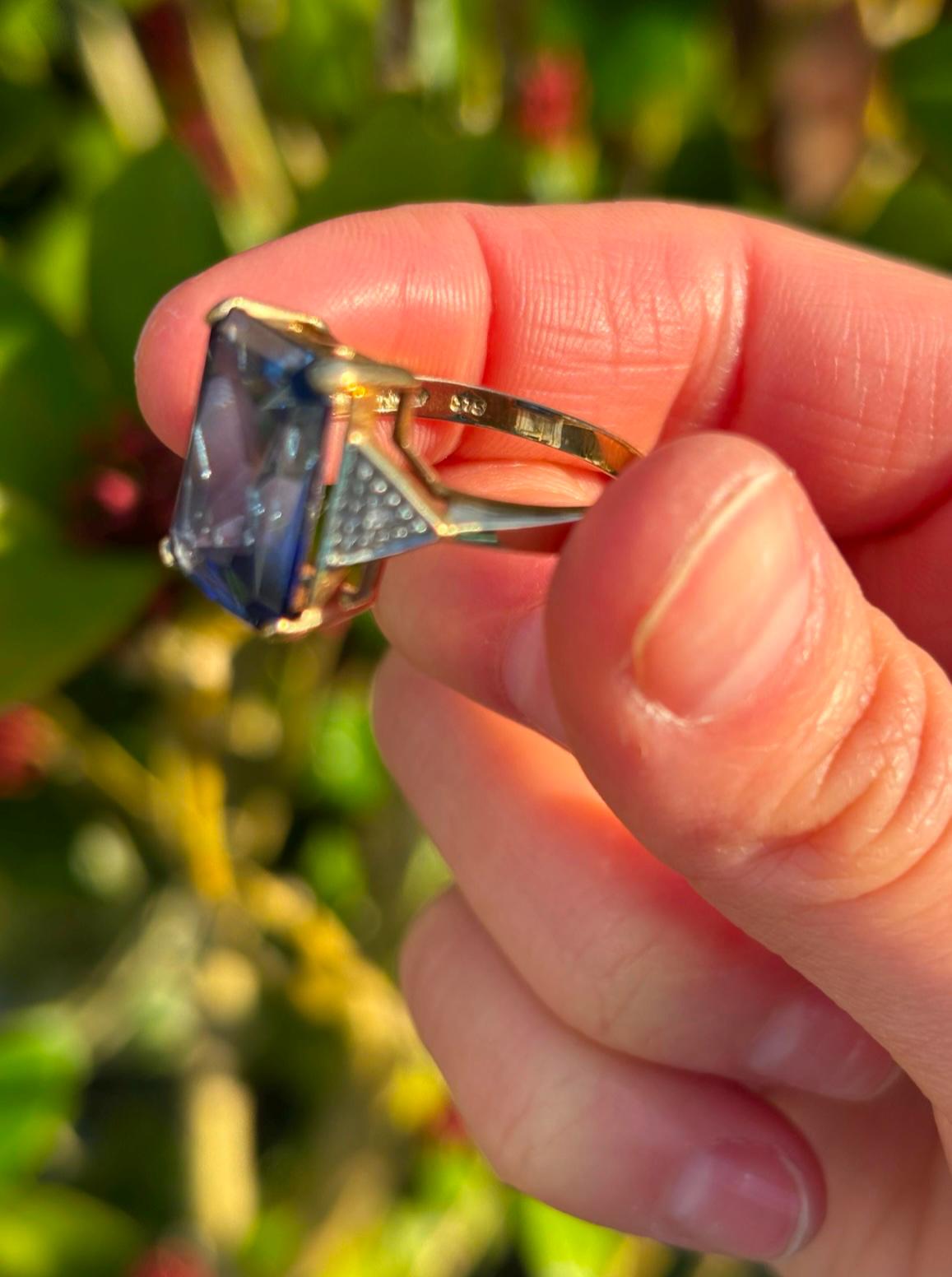 Stunning Large Art Deco Style 9cts Sapphire & Diamond set in Solid 9ct Gold Ring