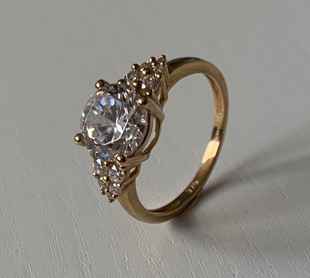Aprox. Anillo de compromiso de oro de 9 k con diamantes CZ de 2 ct, regalo de boda nupcial de aniversario, regalo de cumpleaños para ella