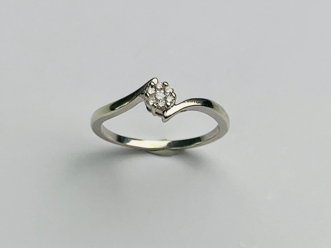 Conjunto de oro blanco vintage de 9 k con siete diamantes pequeños, anillo de compromiso, regalo nupcial de boda, anillo de aniversario, regalo de cumpleaños para ella, tamaño P, 7 1/2