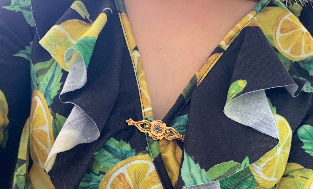 Antiguo broche victoriano de oro amarillo de 15 qt para mujer adornado con zafiro y diamantes, regalo de cumpleaños de aniversario para ella