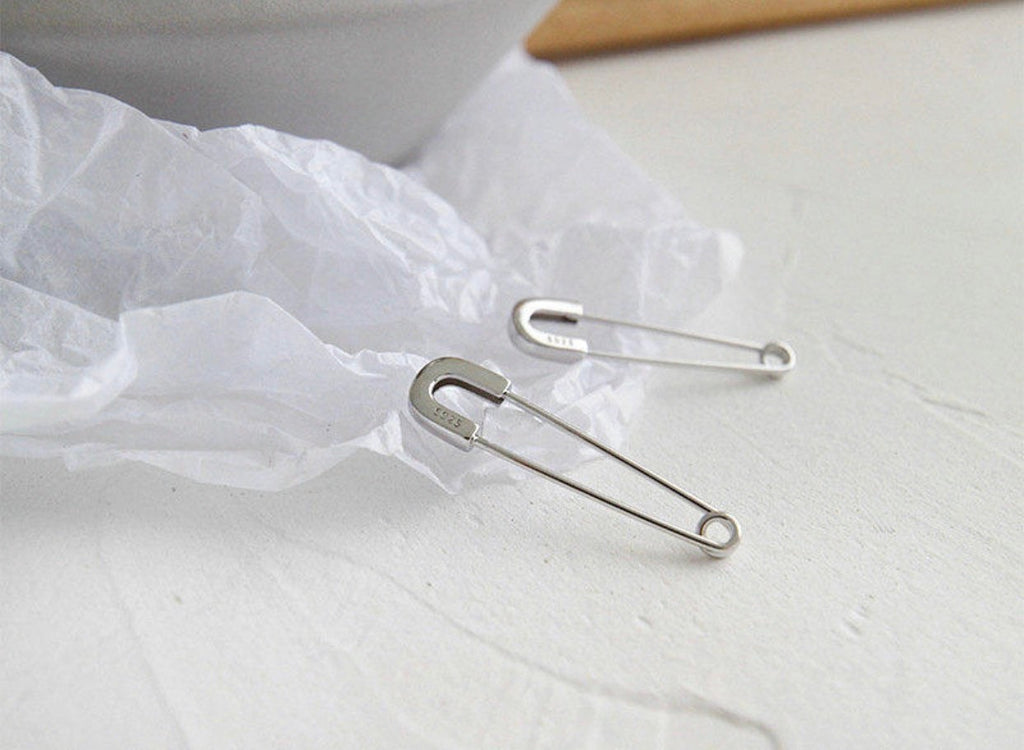 أقراط مشبكية من الذهب الأصفر عيار 18 قيراطًا و925 من الفضة الاسترليني، وأقراط دبوس الأمان، وأقراط متراصة، وأقراط شحمة الأذن الغضروفية