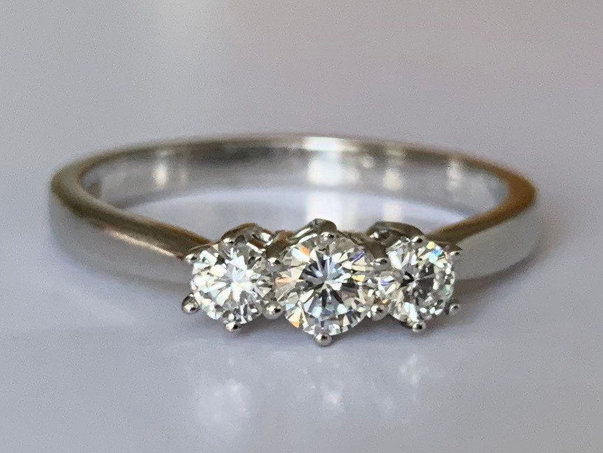 خاتم بلاتيني ثلاثي الماس 0.35 قيراط عتيق، خاتم الخطوبة، خاتم الذكرى السنوية، جوهرة ميلاد أبريل، مقاس المملكة المتحدة M، الولايات المتحدة 6 1/4