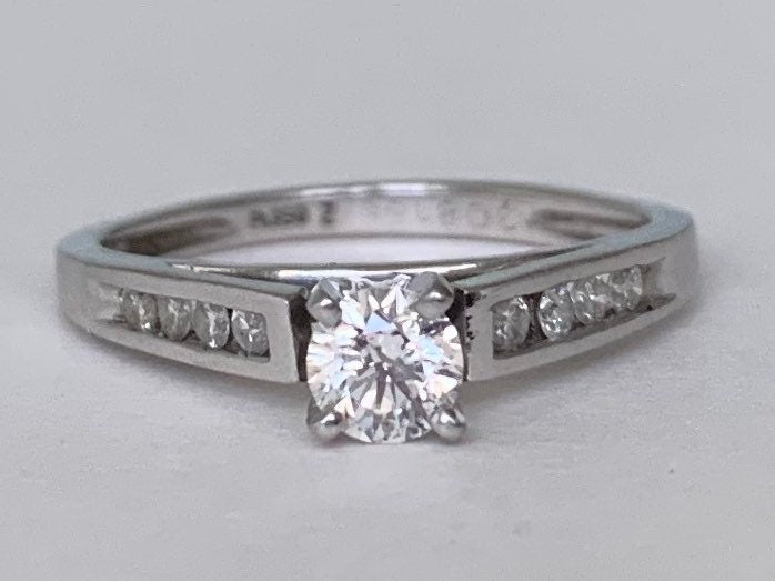 خاتم خطوبة من البلاتين والألماس اللامع 0.48 قيراط عتيق، 3.12 جرام، مقاس المملكة المتحدة K، الولايات المتحدة 5 1/4