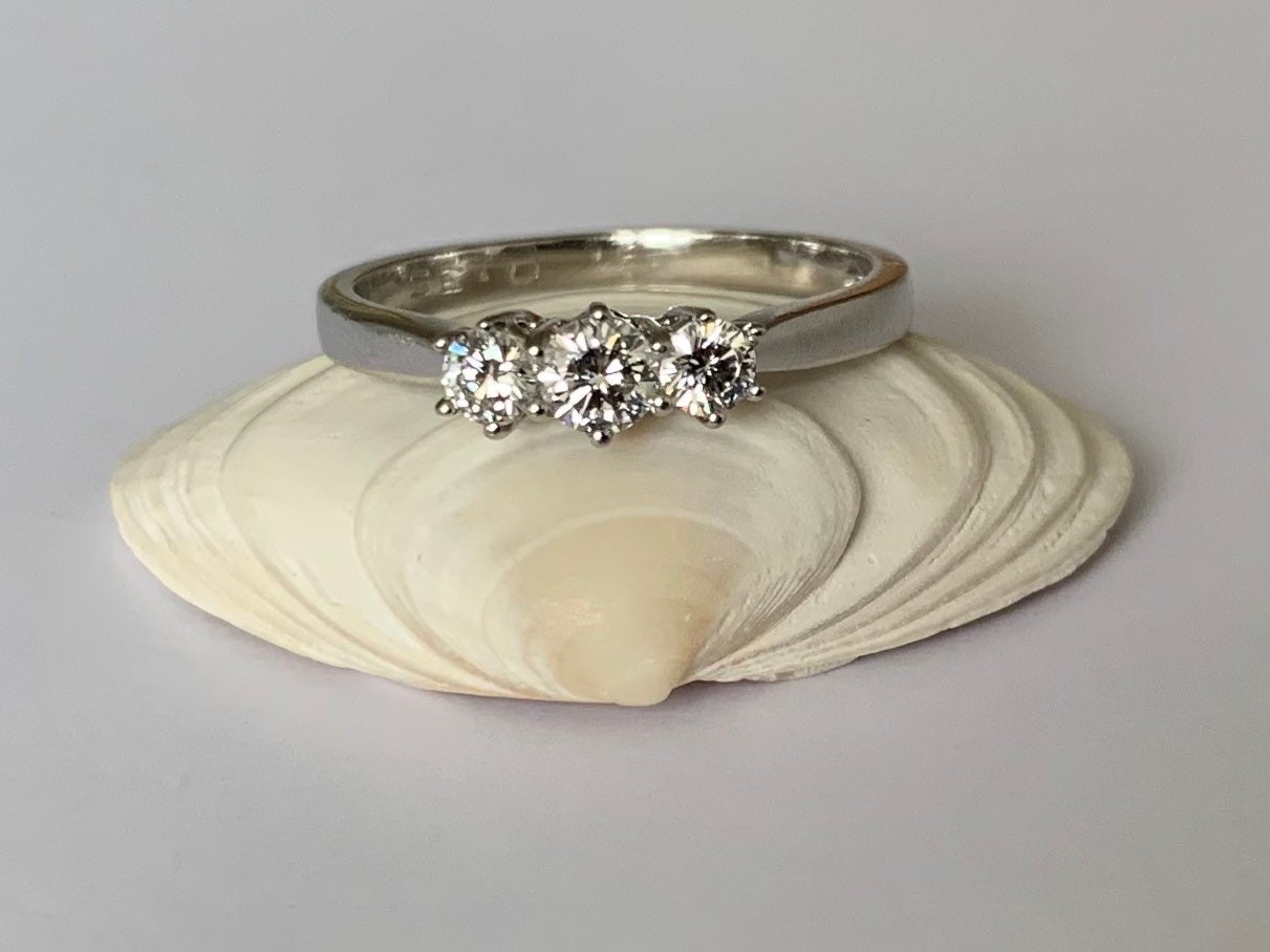 خاتم بلاتيني ثلاثي الماس 0.35 قيراط عتيق، خاتم الخطوبة، خاتم الذكرى السنوية، جوهرة ميلاد أبريل، مقاس المملكة المتحدة M، الولايات المتحدة 6 1/4