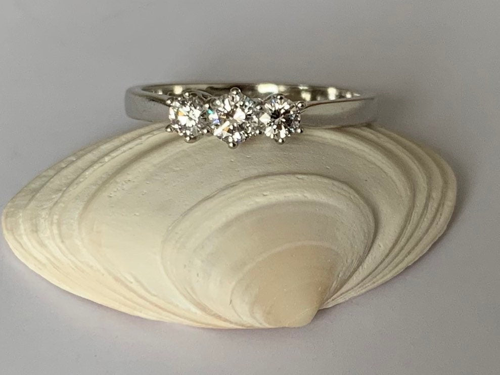 خاتم بلاتيني ثلاثي الماس 0.35 قيراط عتيق، خاتم الخطوبة، خاتم الذكرى السنوية، جوهرة ميلاد أبريل، مقاس المملكة المتحدة M، الولايات المتحدة 6 1/4