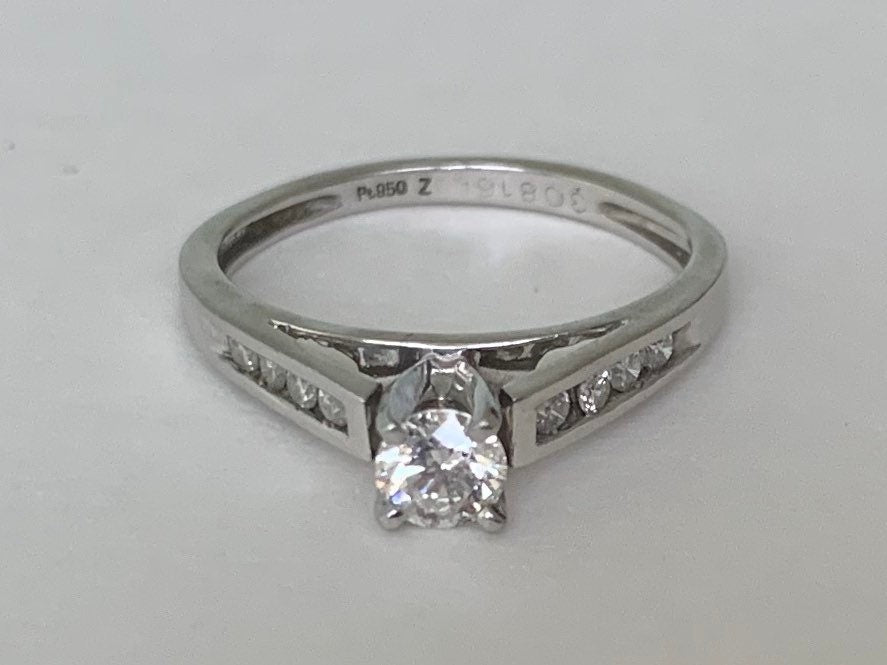 خاتم خطوبة من البلاتين والألماس اللامع 0.48 قيراط عتيق، 3.12 جرام، مقاس المملكة المتحدة K، الولايات المتحدة 5 1/4