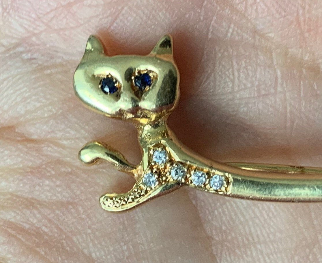 18ct Yellow Gold Sapphire⋄ Brooch in the form of a elongated cat,Italian Designer Brooch,September April Birthstone