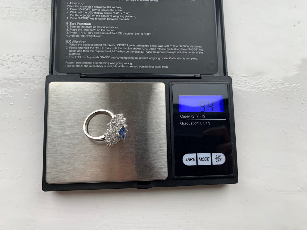 Anillo blanco de 18 quilates con diamantes de 3,00 quilates y zafiro azul de Ceilán de 2,05 quilates sin calentar certificado (9,41 g), en talla Reino Unido N, EE. UU. 6 3/4