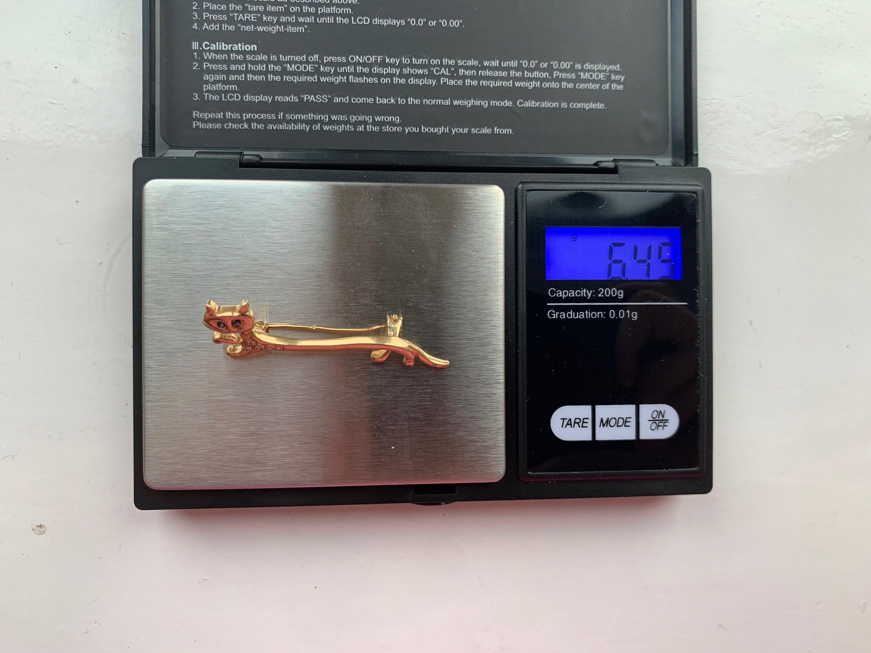 Broche de zafiro⋄ de oro amarillo de 18 quilates en forma de gato alargado, broche de diseñador italiano, piedra natal de septiembre de abril