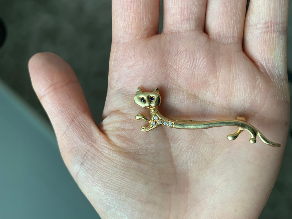 Broche de zafiro⋄ de oro amarillo de 18 quilates en forma de gato alargado, broche de diseñador italiano, piedra natal de septiembre de abril