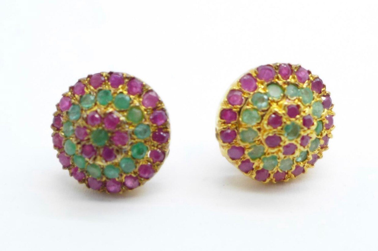 Pendientes vintage de oro de 2,3 quilates con rubí y esmeralda de 1,12 quilates