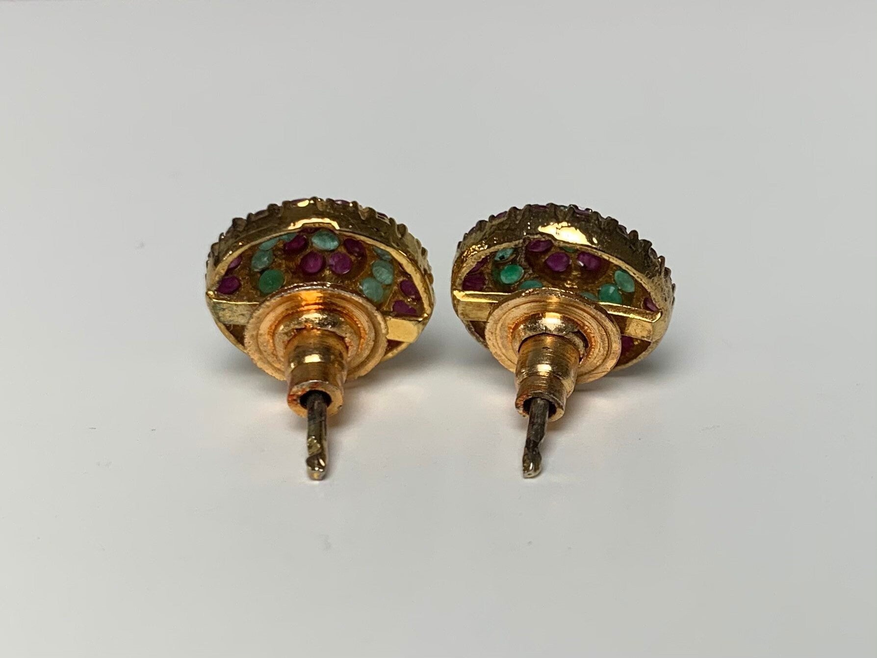 Pendientes vintage de oro de 2,3 quilates con rubí y esmeralda de 1,12 quilates