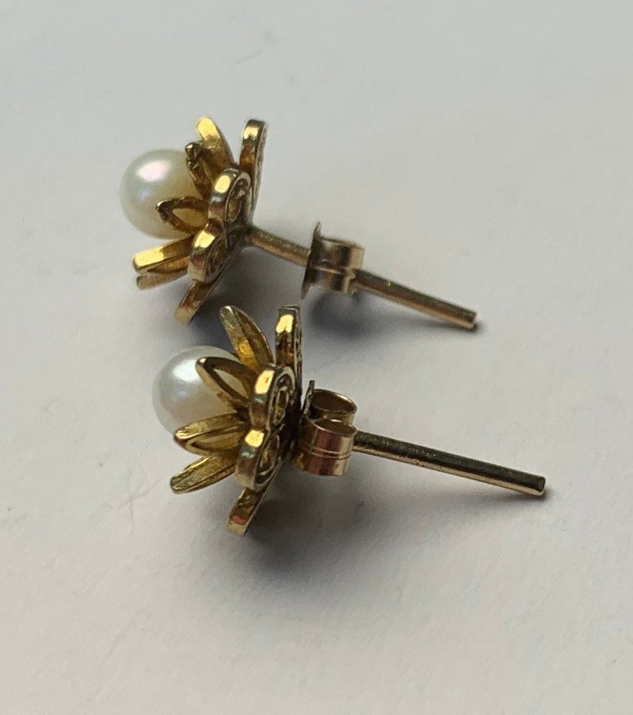 Vintage 9ct Yellow Gold Pearl Stud Earrings