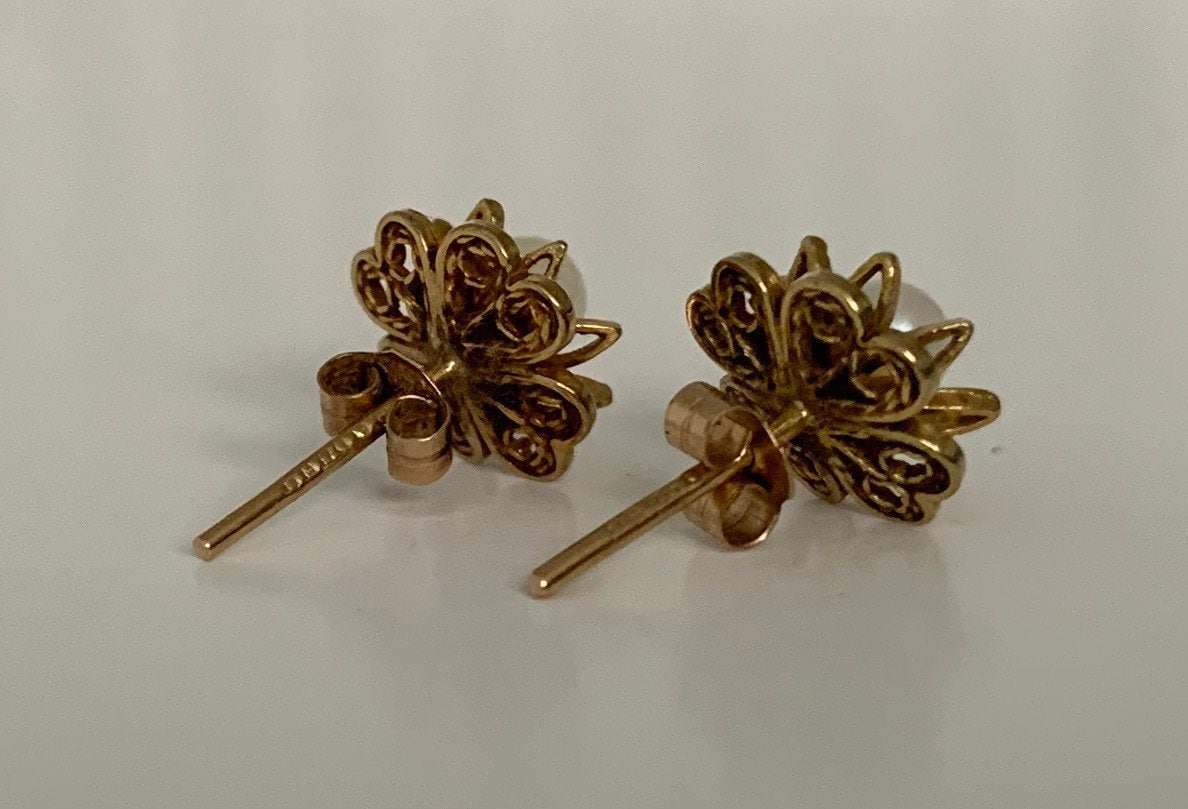 Vintage 9ct Yellow Gold Pearl Stud Earrings