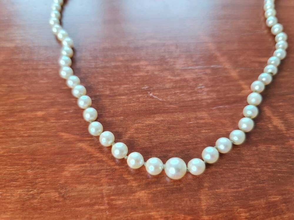 Vintage String Of Graduated Pearls With Silver Marcasite Clasp/Mother of pearl/natural pearls/pearls necklace/pearls beads/pearl and silver