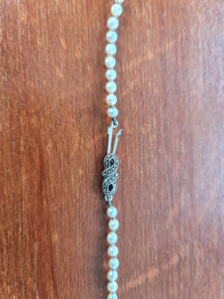 Vintage String Of Graduated Pearls With Silver Marcasite Clasp/Mother of pearl/natural pearls/pearls necklace/pearls beads/pearl and silver