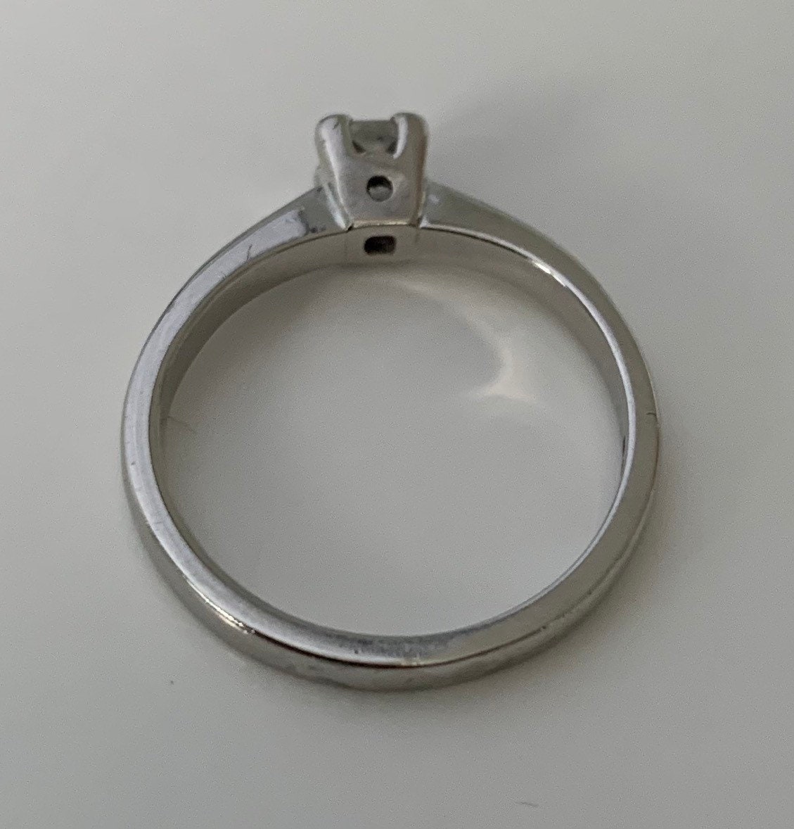 خاتم سوليتير بلاتيني ألماس مقطوع على شكل أميرة 0.20، مقاس المملكة المتحدة J، الولايات المتحدة 4 3/4